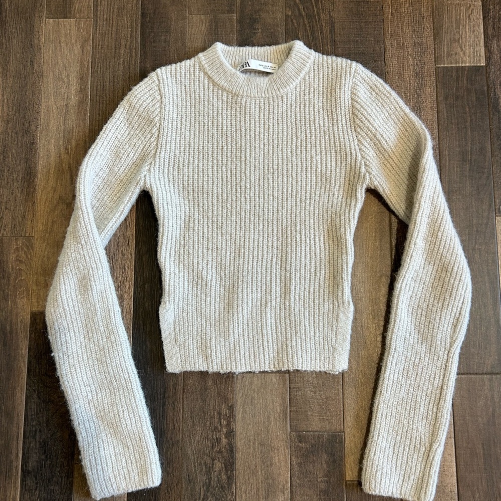 Zara - Soft Ribbed Sweater in Light Grey